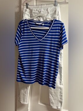 2 pc Vineyard Vines Blue striped t-shirt M and White jeans L(M)
